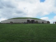 Ireland, Newgrange, Stone age passage tomb : Ireland, Newgrange, Stone age passage tomb