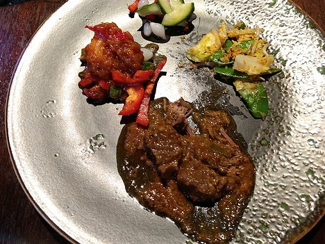 20190507_IMG204923523_MotoG4-JEB fourth course - Spicy prawns, red blado sauce/Rendang of beef, classic slow-cooked Indonesian stew/Steamed vegetables with roasted coconut/Pickled vegetables in...