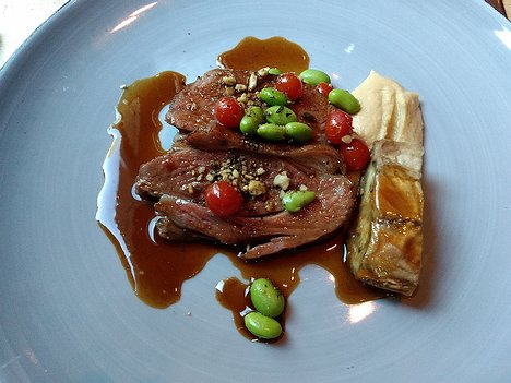 Grahams-Kitchen-Restaurant_Amsterdam_20190510_IMG203100600 fourth course: roast lamb neck, hummus, aubergine, tomberry tomato, broad beans