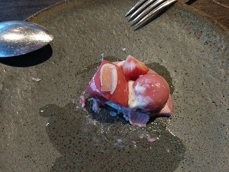 MOS-Restaurant_Amsterdam_20190509_IMG210455085 dessert: strawberries with sake, orange and horseradish