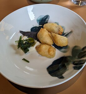 20240515_PXL120013959_Pixel7a-JEB Croisière sur le Rhin - crispy carp tempura, deep fried cabbage, with garlic cream sauce