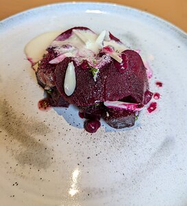 20240717_PXL113322065_Pixel7a-JEB Marbré de Thon rouge de ligne de Saint Jean de Luz, géranium, betteraves et amande