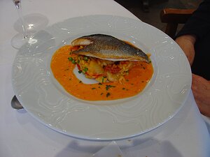 20100902_DSC00786_DSCV1 Main: Daurade royale à la plancha, riz façon Paella, coulis de poivron doux
