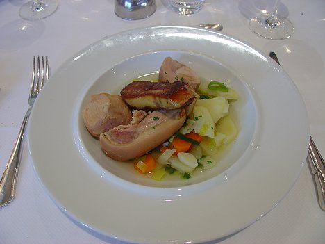 20100902_DSC00787_DSCV1 Main: Dos de porcelet servi en baeckaoffa au foie gras de canard