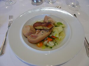 20100902_DSC00787_DSCV1 Main: Dos de porcelet servi en baeckaoffa au foie gras de canard