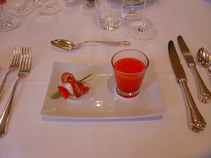 20100902_DSC00782_DSCV1 Amuse bouche: pastèque (water melon) soup, pancetta, cheese