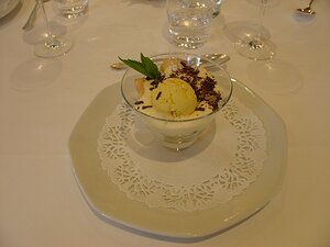 20100902_DSC00788_DSCV1 Tiramisu de fraise aux copeaux de chocolat, sorbet rhubarbe