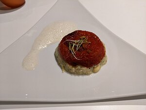 20220612_PXL110826984_Pixel3a-JEB first: Poype (a mound) de grenouilles désossées au beurre de Bresse et tomates confites, émulsion à l'ail doux