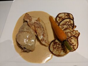 20220612_PXL113717687_Pixel3a-JEB main: Poulet de Bresse (AOP), sauce crème et Vin Jaune, crêpes parmentières