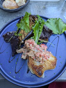 20250807_PXL175259016_Pixel7a-JEB Steak de thon rouge mi-cuit, tartare de légumes et aubergine grillée