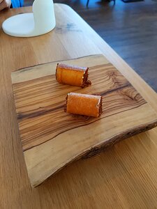 20221110_PXL112704158_Pixel3a-JEB amuse bouche: Cônes croustillants chèvre, Munster, chorizo