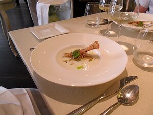 20110705_SAM_0265_ES71 starter: Gaspacho de choux fleur, rillettes de crabe et rappé de radis à la coriandre