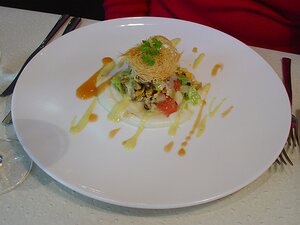 20101105_DSC00863_DSCV1 starter: Rillettes de crustacés au pamplemousse et choux fleur, vinaigrette aux épices douces et coulis de homard (contained a lot of mussels in with the...