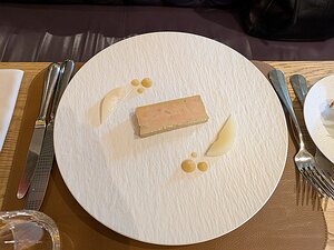 20251009_PXL110917133_Pixel7a-JEB la tranche de foie gras de canard poires au sureau et son gel