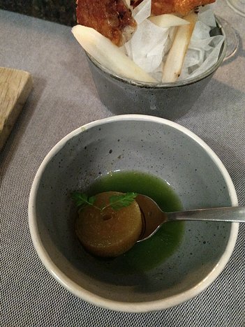 Koefoed-Restaurant_Copenhagen_20190322_IMG195327900 snacks: apple and sorrel