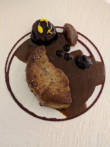 20251111_PXL190335058_Pixel7a-JEB Foie gras poelé, figues, dattes, et jus au Porto