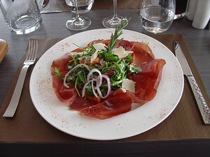 20090224_DSC00001_DSCV1 Bressaola et roquette et copeaux de Parmesan Reggiano (J+H)