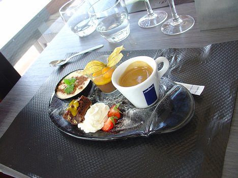20100825_DSC00772_DSCV1 Cafe Gourmet - Un espresso et trois mini desserts au chocolat (6€)