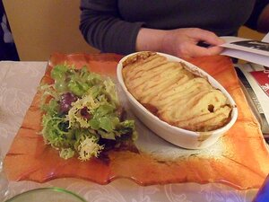 20110622_SAM_0253_ES71 Main: le Parmentier de Confit de Canard, son Bouquet de Salade