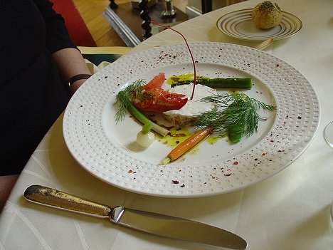 20080602_DSC04291_DSCV1 Une tartare de homard cuit aux legumes craquants, une emulsion a la pistache