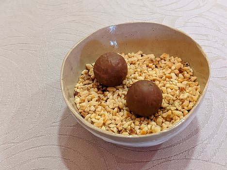 20191212__IMG00000_01912759_COVER_Pixel3a-JEB mignardises: chocolate with peppery filling