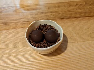 20231012_PXL115321067_Pixel7a-JEB mint filled chocolate