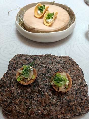20180414_IMG131206660_MotoG4-JEB Amuse bouche: Sarasan biscuits with herring and celery and biscuits with goats cheese