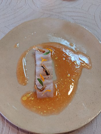Restaurant-Imprimerie_Fontenoy-la-Joute_20200116_IMG125808 amuse bouche 2: gravalax de sandre (marinated in spices, juniper, gin), tomato sauce with marigold oil