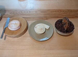 20230617_PXL131624018_Pixel3a-JEB Lorraine traditional cake, honey marshmallow, chocolate and hazelnut disc in cocoa nibs