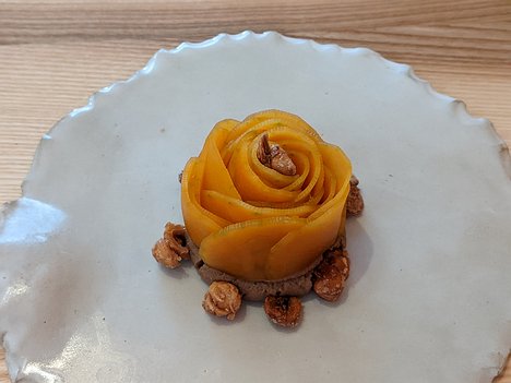 20200917_PXL121424765.PORTRAIT_Pixel3a-JEB dessert 1: honey-soaked courge long de Nice, praline purée, hazelnuts