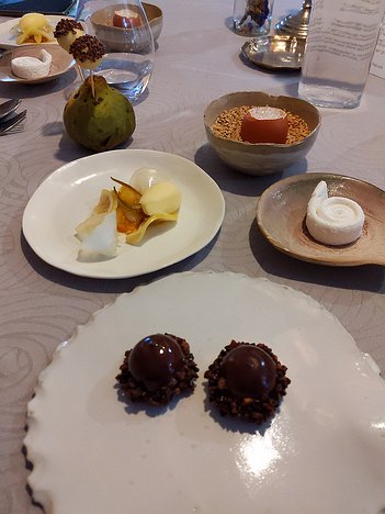 20211220_PXL135231124_Pixel3a-JEB chocolate balls and cereal, agrume fruit Pyrenee Orientale and sorbet, whisky marshmallow, eggshell with spiced orange, milk, white chocolate and bergamot...