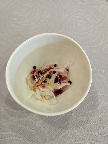 20180824_IMG125039668_MotoG4-JEB amuse bouche: shredded cabbage, elderberries and grated smoked dried fish roe