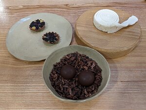 20230728_PXL2131051292_Pixel7a-JEB blueberry amandine, honey meringue, chocolate ball