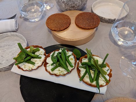 20190729_IMG124551_Pixel3a-JEB The 46€ four-course surprise menu amuse bouche 1: buckwheat tartelet with cucumber cream, green beans and melissa amuse bouche 2: crackers filled with fermented...
