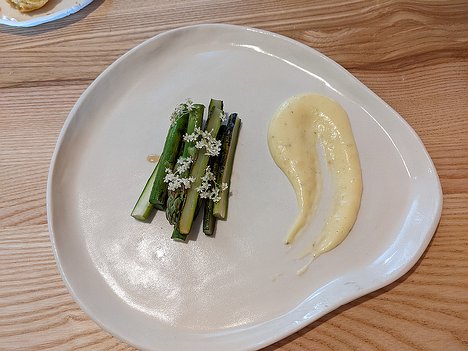 20220602_PXL105715841_Pixel3a-JEB fire-roasted green asparagus with elderflowers, a honey dressing, and a brown butter sabayon