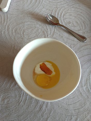20170803_DSC0152_MotoG4-JEB amuse bouche (2) - sous vide quail egg, horseradish cream and bacon