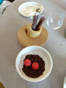 20170803_IMG145514147_MotoG4-JEB with coffee: pepper chocolate balls and caramel sticks
