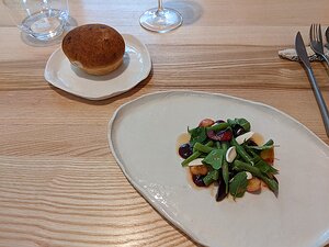 20220704_PXL110947251_Pixel3a-JEB cherry, fresh Provence almond, bean and mint salad with a 50% lentil flour brioche bun