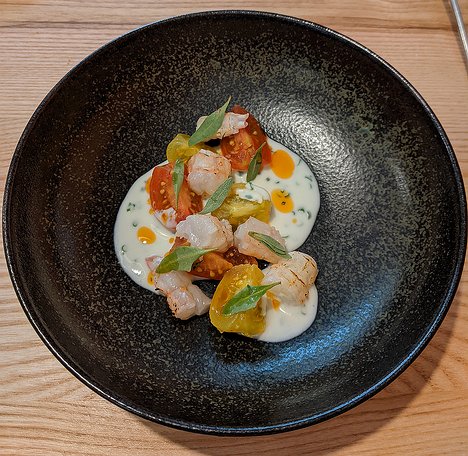 20220704_PXL112721244_Pixel3a-JEB langoustine with oil made from langoustine heads, first home tomatoes, yoghurt and chives