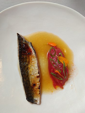 20180706_IMG131938183_MotoG4-JEB caramelised sugar-lacquered mackerel with Maréchal de Baccarat tomato