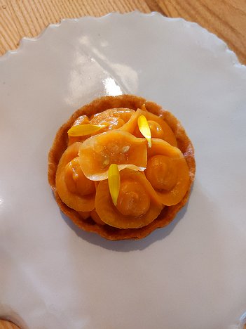20221008_PXL112530314_Pixel3a-JEB butternut squash tartlet with lemons from Perpignon, yuzu and lemon caviar
