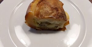 20210515_PXL173647651_Pixel3a-JEB Escargots et jeunes poireaux dans une pomme de terre farcie