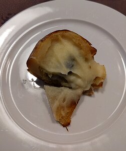 20210515_PXL173754563_Pixel3a-JEB Escargots et jeunes poireaux dans une pomme de terre farcie