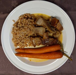 20210515_PXL175048464_Pixel3a-JEB Côte de cochon vosgien, braisé aux carottes, risotto de petit epeautre