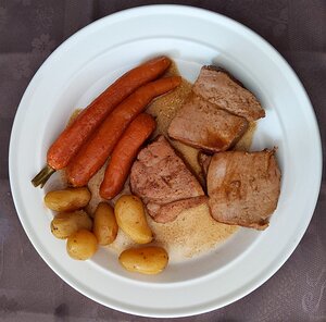 20210328_PXL154425388_Pixel3a-JEB Noix de Jambon de Cochon Vosgien, carottes braisées au miel, pomme éventail