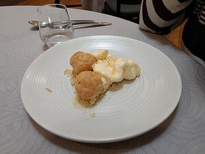 20170201_DSC0052_MotoG4-JEB 13€ dessert: Saint Honoré (there was a choice)