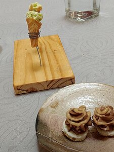 20170201_DSC0054_MotoG4-JEB mignardises with the coffee: bergamot ice cornets and chocolate cream and hazelnut