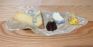 20221203_PXL135138780_Pixel3a-JEB cheese selection incl. Morbier and lemon goat