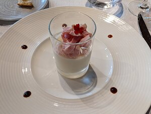 20220512_PXL110648327.MP_Pixel3a-JEB Panna cotta d'asperge, chiffonage de jambon truffé