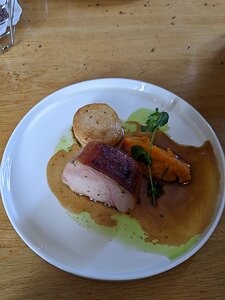 20230316_PXL123214196.MP_Pixel3a-JEB DEMI-CARRE DE COCHON, CELERI ROTI ET JUS A LA LAVANDE